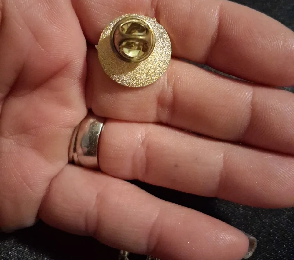 Gold Presidential Volunteer Service Award 2003 Pin. Lapel Pin / Coat Pin